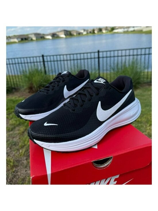 * 8.5 MEN\'S NIKE REVOLUTION 8 WIDE BLACK / WHITE HQ1995-002 RUNNING SHOES